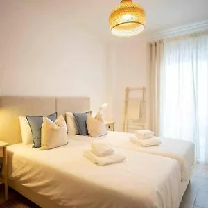modern-3br-apt-w-lg-terrace-bbq-ac-parking.hotelaalgarve.com/