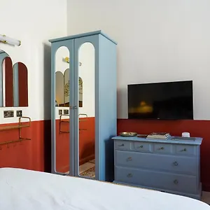 https://malta-luxe-guest-suite-central-location.hotelssaintjulians.com